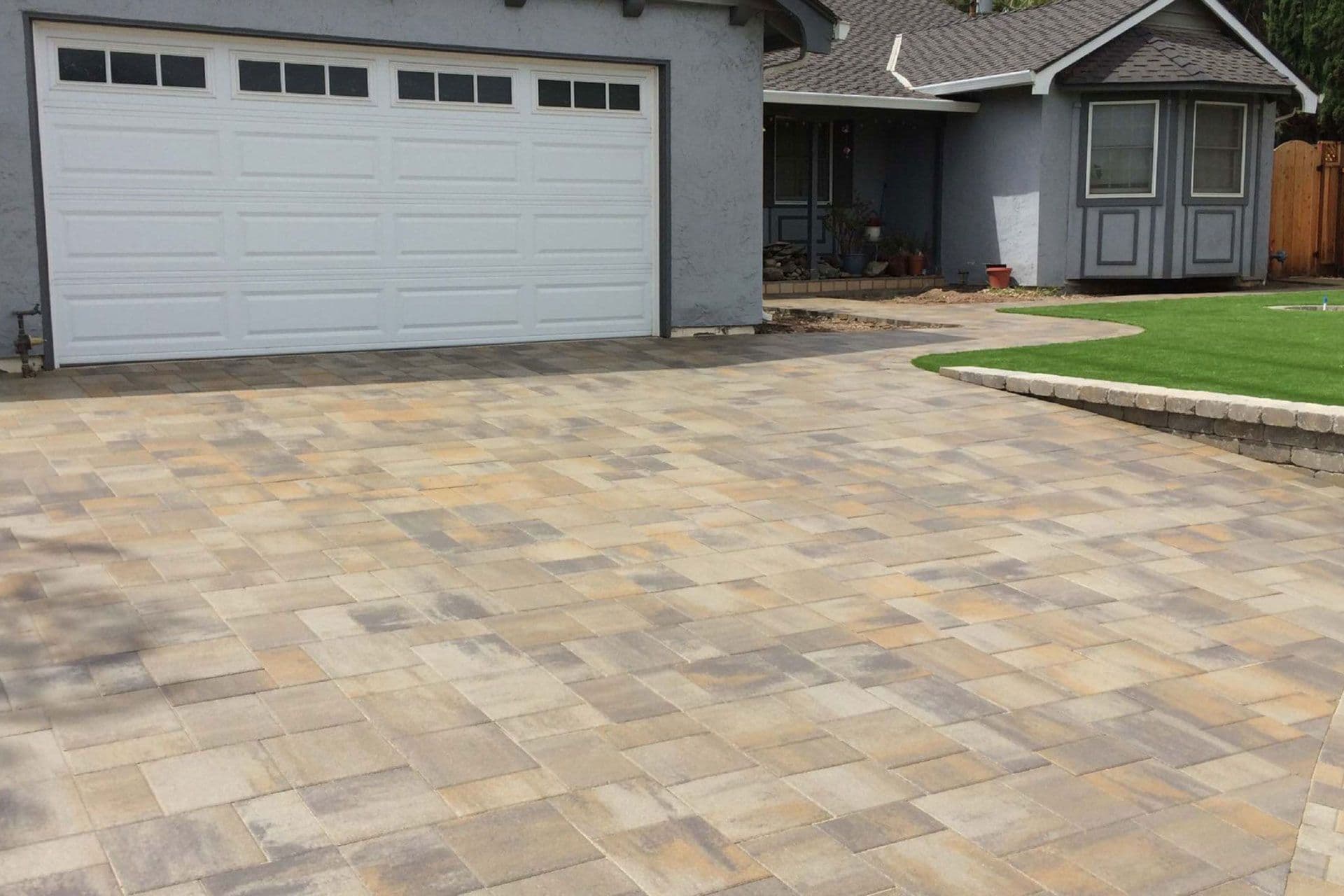 driveway-installation-project-beside-retaining-wall-sloped-property