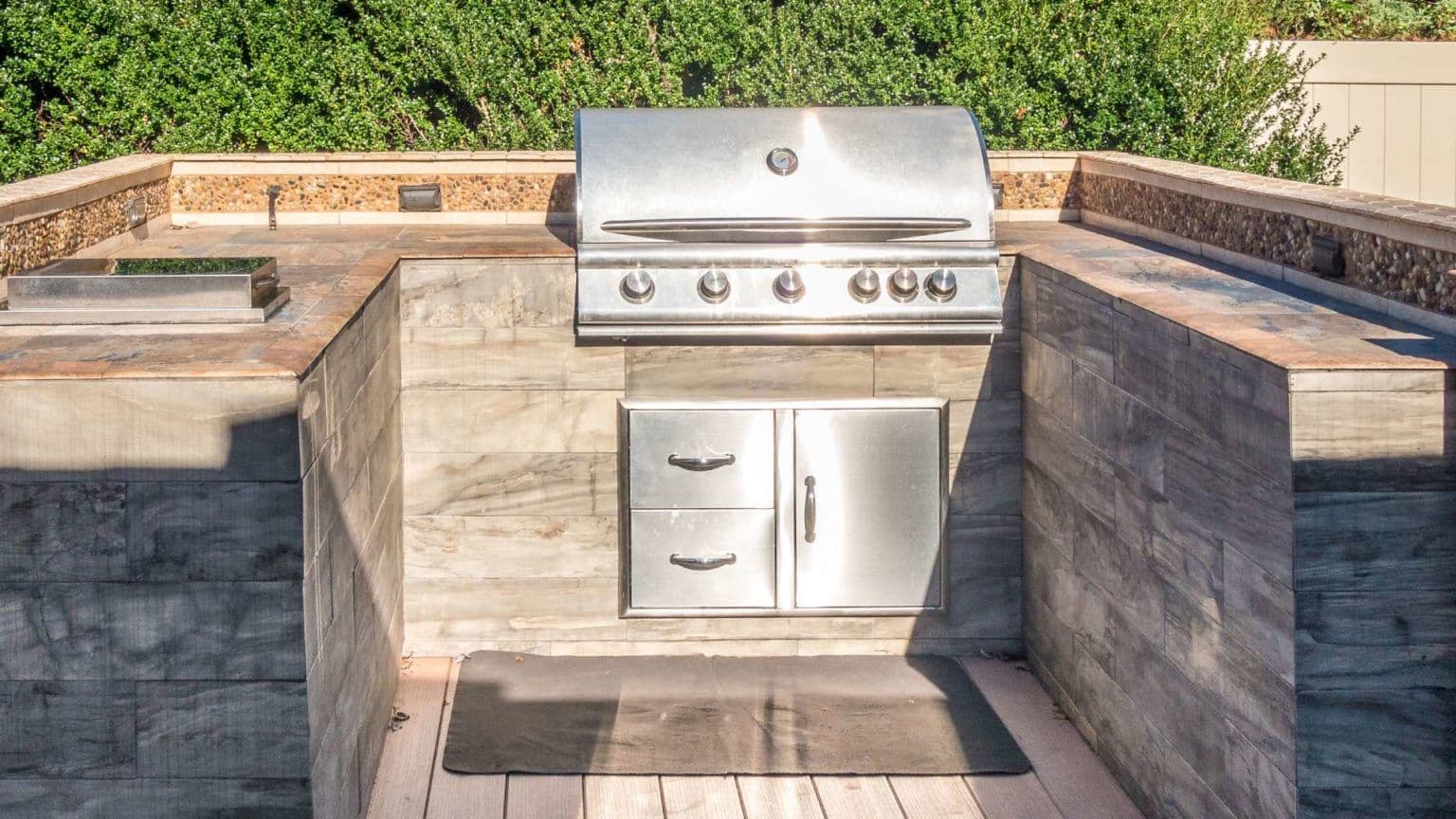 banner-grill-and-counter-tops-installed-for-outdoor-kitchen-1536x864